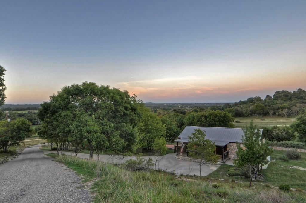 A Barn At The Quarry Bed & Breakfast Fredericksburg Exterior foto