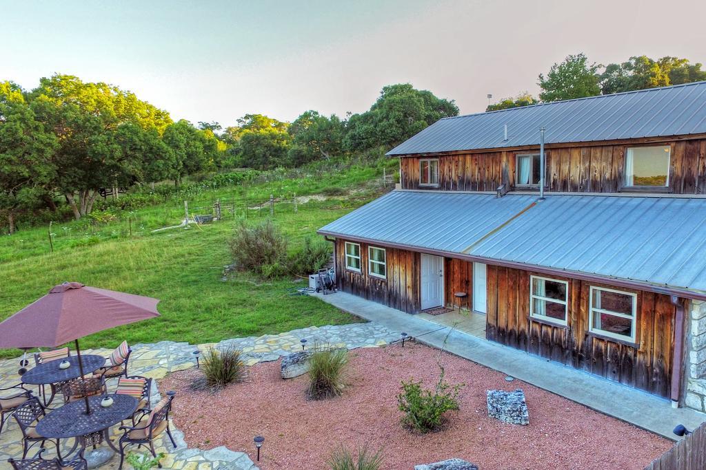 A Barn At The Quarry Bed & Breakfast Fredericksburg Exterior foto