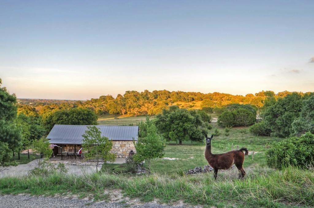 A Barn At The Quarry Bed & Breakfast Fredericksburg Exterior foto